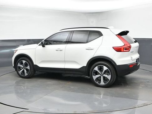 Used 2024 Volvo XC40 B5 Plus AWD/4WD image 7