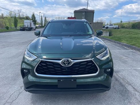 Used 2024 Toyota Highlander Limited AWD/4WD image 2