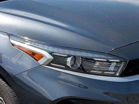 Used 2023 Kia Forte LXS w/ LXS Technology Package image 32