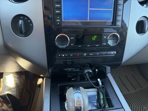 Used 2013 Ford Expedition Limited image 23