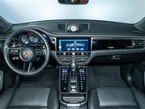 Certified 2026 Porsche Macan image 18