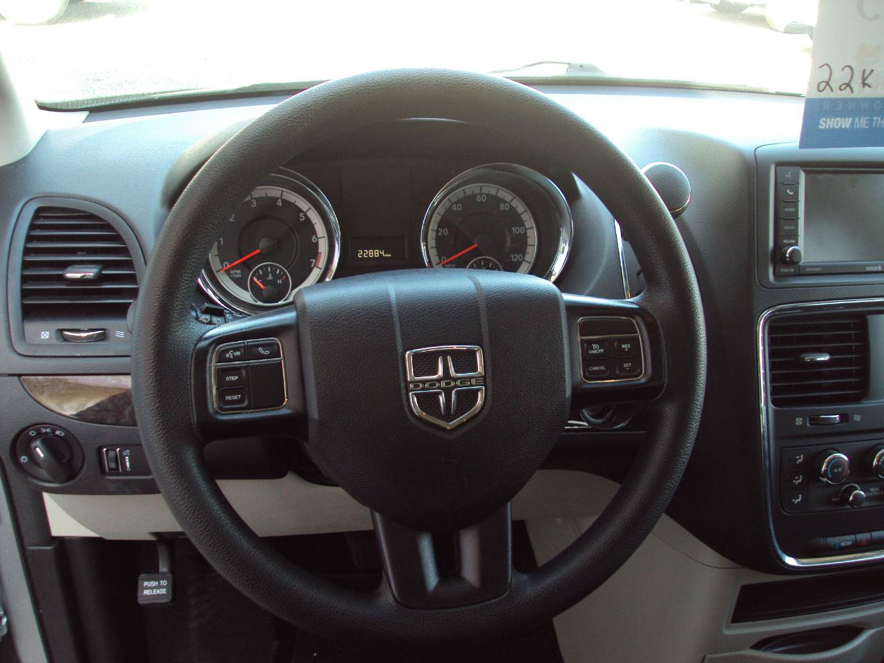 Used 2018 Dodge Grand Caravan SE w/ UConnect Hands-Free Group FWD image 20