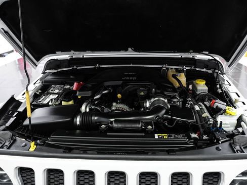 Used 2018 Jeep Wrangler Unlimited Sahara AWD/4WD image 45
