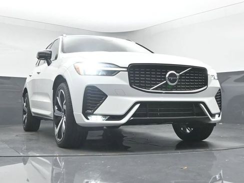 Used 2022 Volvo XC60 B6 R-Design w/ Protection Package Premier image 36