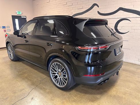 Used 2023 Porsche Cayenne Platinum Edition AWD/4WD image 12