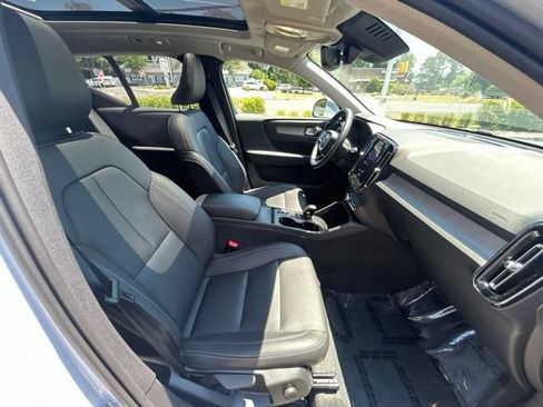 Used 2025 Volvo XC40 B5 Core AWD/4WD image 15