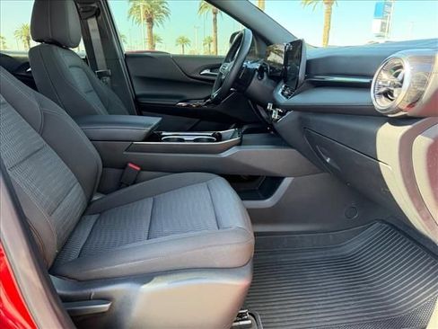 Used 2025 Chevrolet Equinox LT FWD image 12