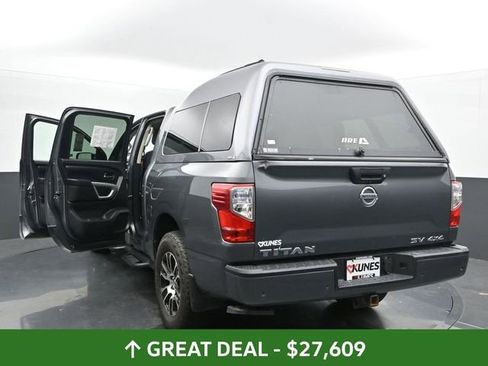 Used 2021 Nissan Titan SV w/ SV Convenience Package image 61