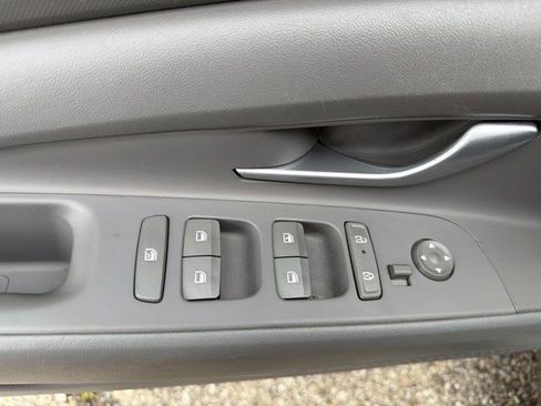 Used 2024 Hyundai Elantra SE FWD image 12