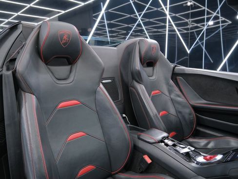 Used 2020 Lamborghini Huracan EVO image 30