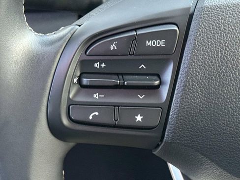 Used 2025 Hyundai Venue SEL FWD image 24