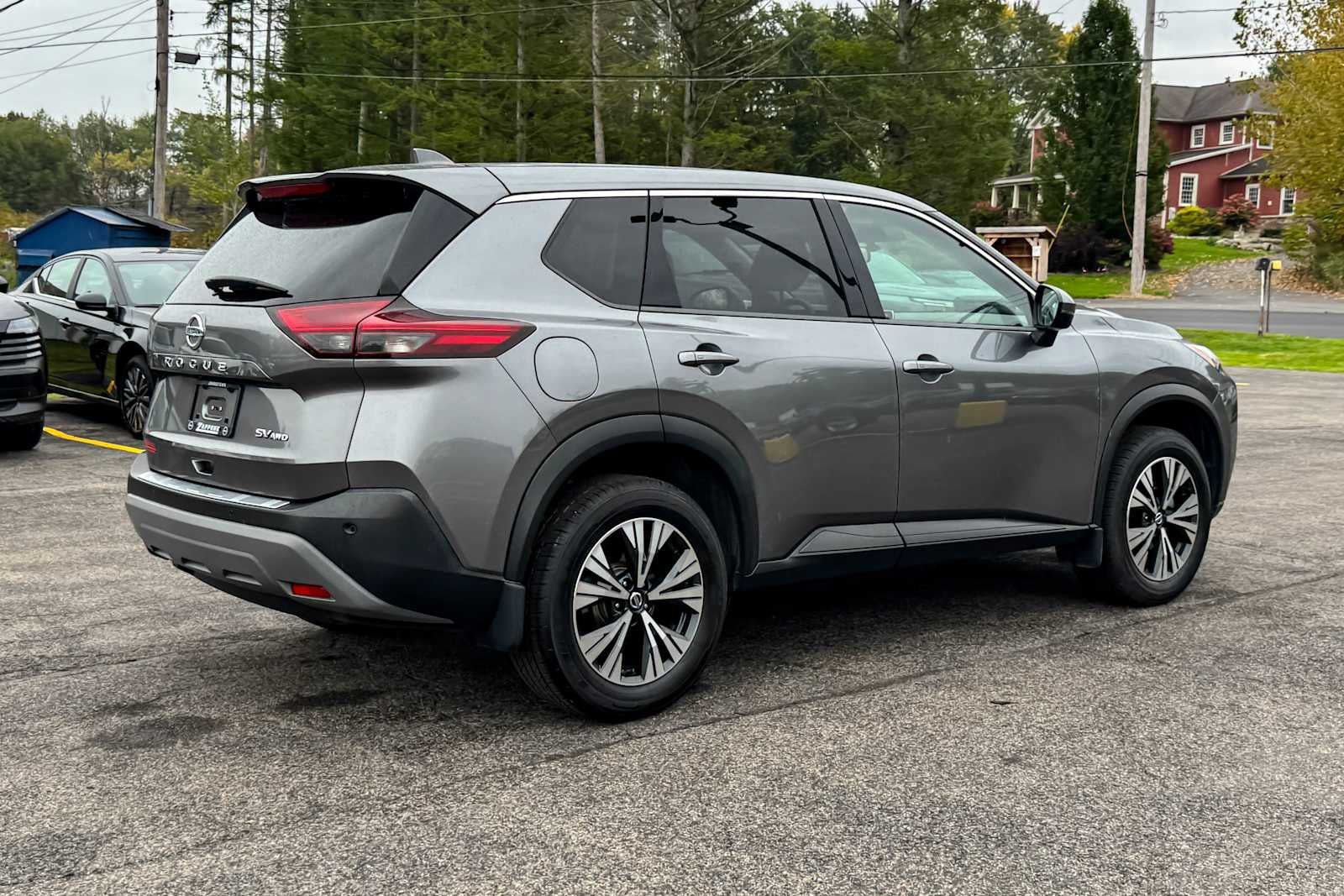 Used 2021 Nissan Rogue SV AWD/4WD image 3