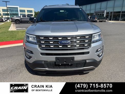 Used 2017 Ford Explorer XLT w/ Equipment Group 202A AWD/4WD image 6