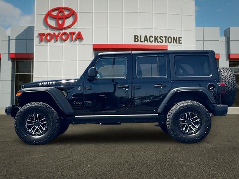 Used 2025 Jeep Wrangler Unlimited Sport AWD/4WD image 6