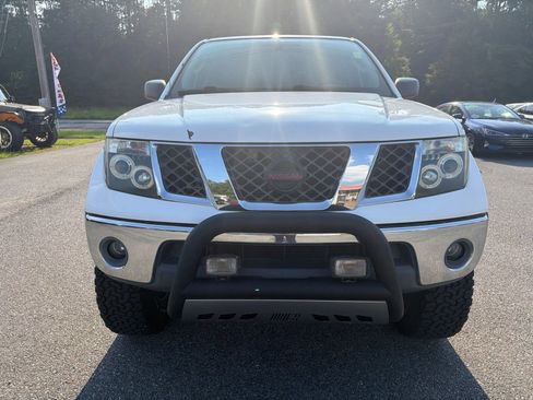 Used 2010 Nissan Frontier SE RWD image 2