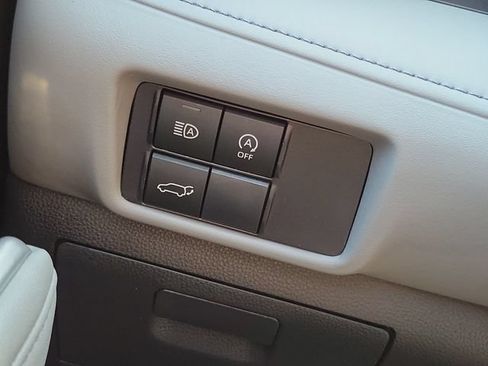 Used 2024 Toyota Highlander XLE AWD/4WD image 20