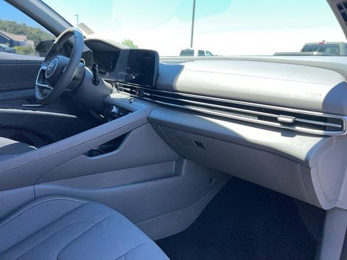 Used 2023 Hyundai Elantra SEL w/ Convenience Package FWD image 23