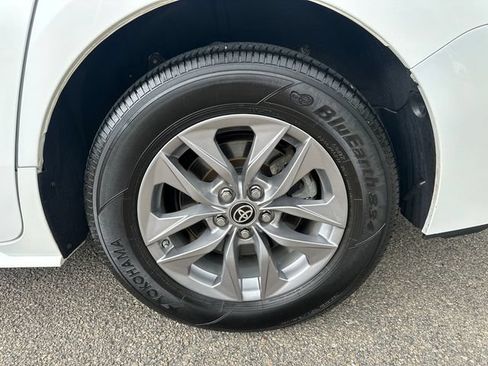 Used 2024 Toyota Sienna LE w/ LE Plus Package AWD/4WD image 15