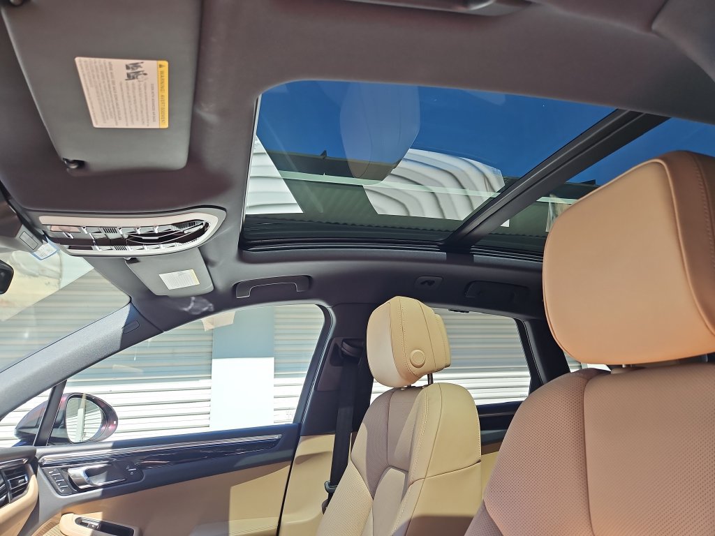 Certified 2026 Porsche Macan AWD/4WD image 16