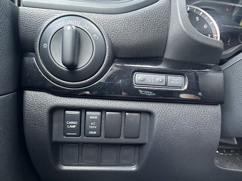 Used 2023 Nissan Titan SV w/ SV Convenience Package image 29