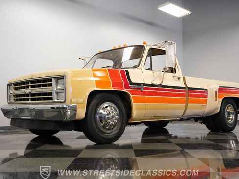 Used 1988 Chevrolet Silverado 3500 2WD Regular Cab image 21