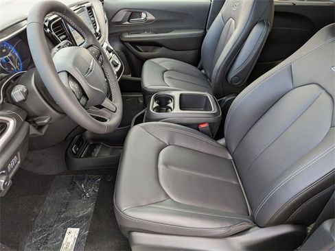 New 2026 Chrysler Pacifica Select w/ S Appearance Package image 11