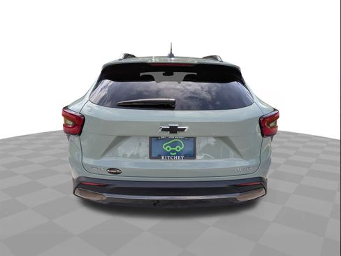 Certified 2025 Chevrolet Trax ACTIV w/ Driver Confidence Package FWD image 5