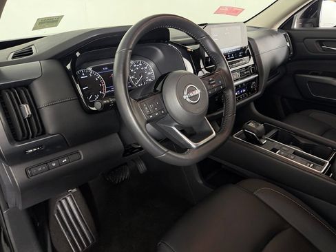 Used 2025 Nissan Pathfinder SL FWD image 23