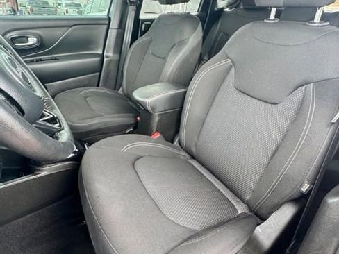 Used 2022 Jeep Renegade Altitude w/ Sun/Sound Group AWD/4WD image 11