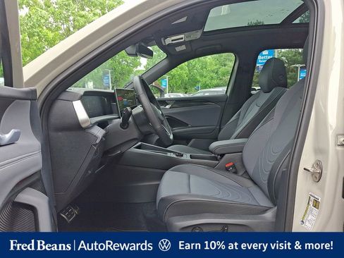 Certified 2025 Volkswagen Tiguan SE R-Line AWD/4WD image 14