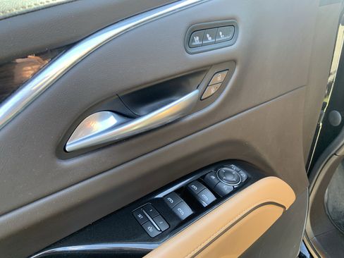 Used 2021 Cadillac Escalade ESV Premium Luxury image 15