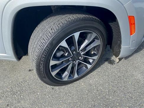 Used 2022 Jeep Grand Cherokee Overland image 2