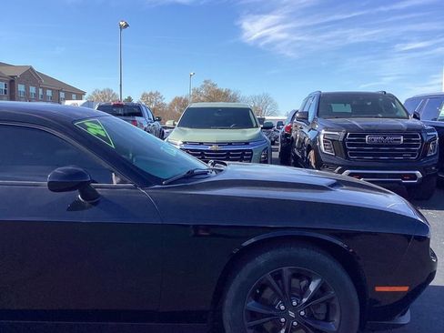 Used 2020 Dodge Challenger SXT w/ Blacktop Package image 9