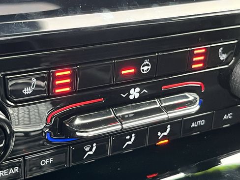 Used 2025 Jeep Grand Cherokee Limited image 32