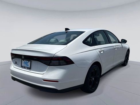 Certified 2025 Honda Accord SE image 4