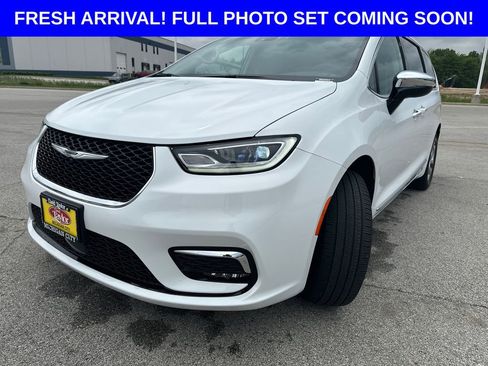 Used 2023 Chrysler Pacifica Limited w/ Uconnect Theater Family Group AWD/4WD image 8