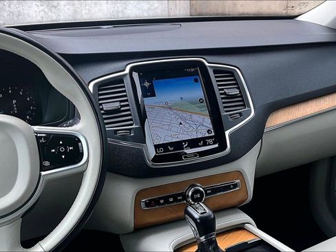 Used 2022 Volvo XC90 T6 Momentum w/ Protection Package Premier AWD/4WD image 8