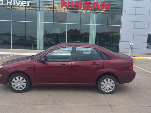Used 2007 Ford Focus SE FWD image 1