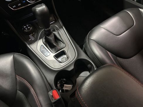 Used 2020 Jeep Cherokee Trailhawk w/ Cold Weather Group AWD/4WD image 21