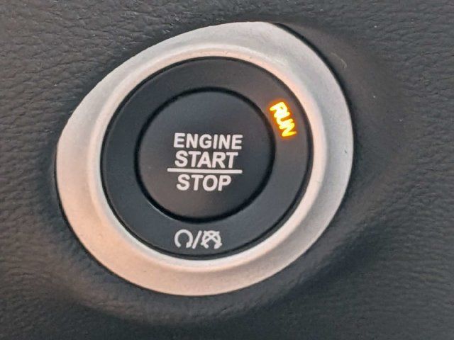 Used 2025 Chrysler Pacifica Limited FWD image 38