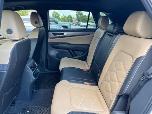 Used 2024 Volkswagen Atlas Cross Sport SE AWD/4WD image 25