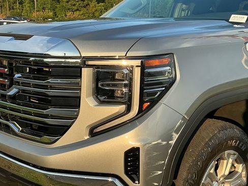Used 2023 GMC Sierra 1500 SLT w/ SLT Convenience Package AWD/4WD image 11
