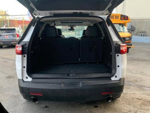 Used 2019 Chevrolet Traverse LT w/ LT Premium Package image 6