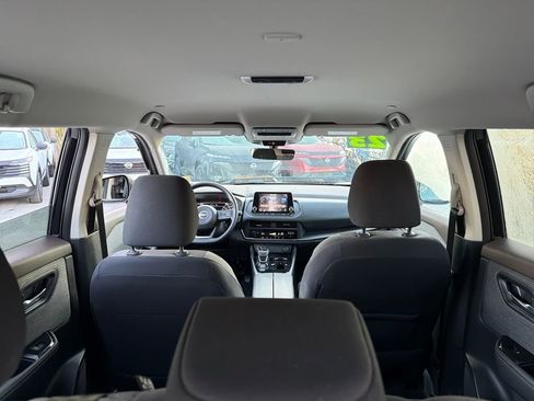 Used 2023 Nissan Rogue SV image 34