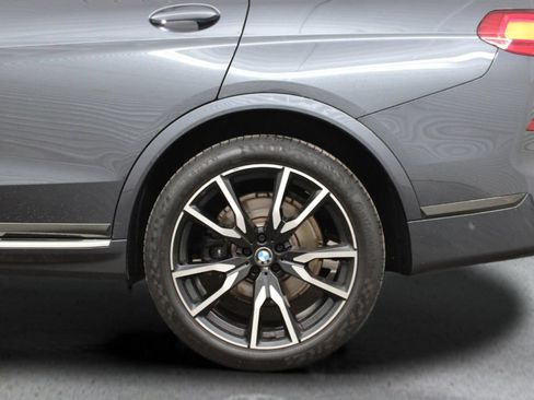 Used 2021 BMW X7 xDrive40i w/ M Sport Package AWD/4WD image 8