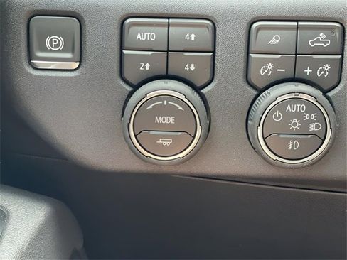 Used 2025 Chevrolet Silverado 1500 LTZ image 20