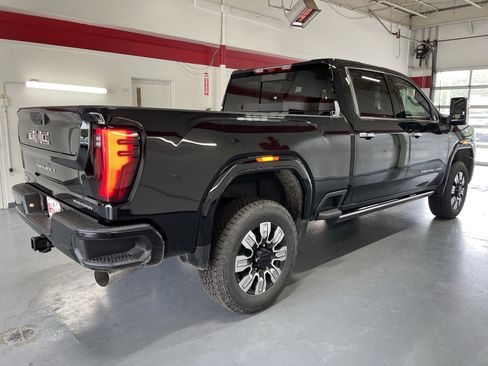 New 2026 GMC Sierra 2500 Denali w/ Denali Reserve Package AWD/4WD image 4