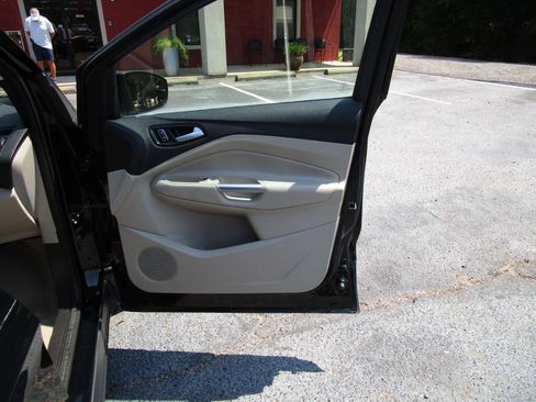 Used 2016 Ford Escape SE w/ SE Leather Comfort Package FWD image 31