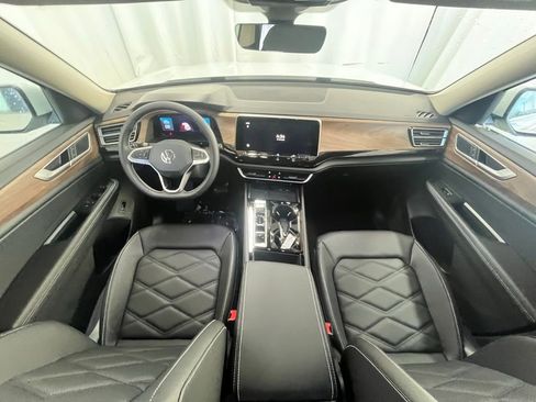 New 2026 Volkswagen Atlas SE image 12