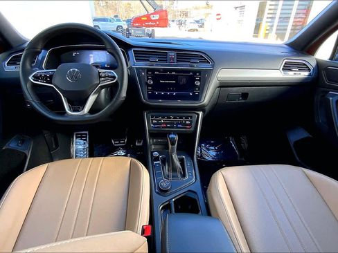 Used 2024 Volkswagen Tiguan SE R-Line image 15